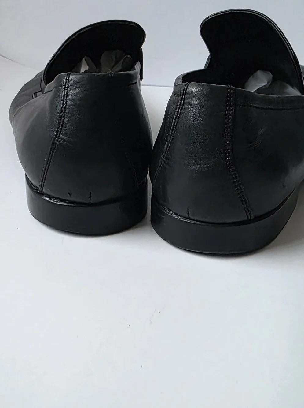 Gucci Black Leather Men’s Slip-On Dress Shoes with Silver Accent